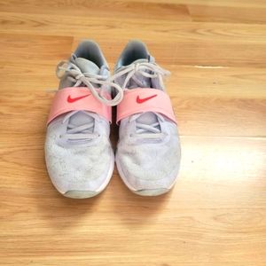 NIKE women's tennis shoes